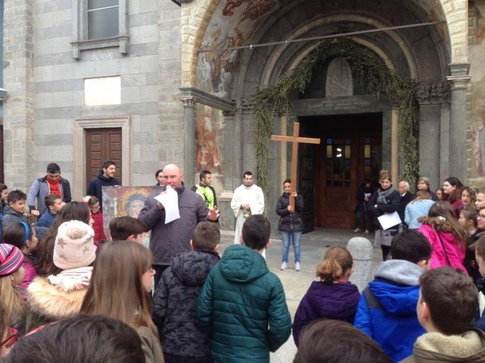 Veglia delle Palme 2018. La partenza da Domodossola e l'arrivo a Varallo della Madonna del Sangue di Re.