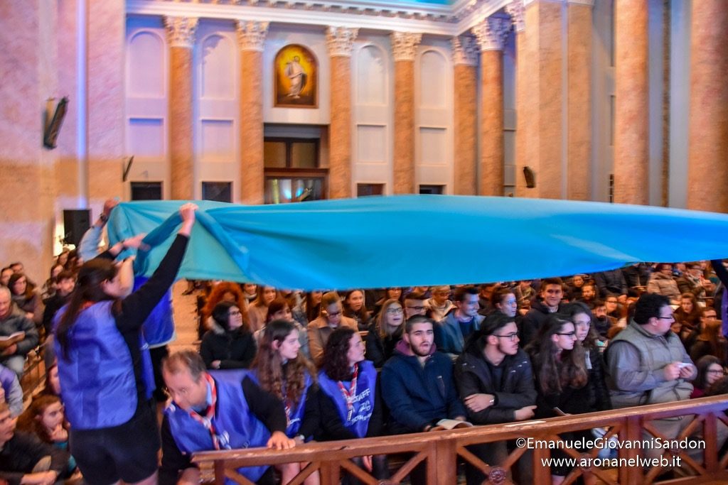 Veglia delle Palme 2019 con i giovani della diocesi di Novara e il vescovo Franco Giulio Brambilla trasferita a Boca da Omegna a causa del maltempo. Foto Emanuele Sandon