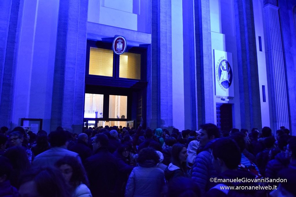 Veglia delle Palme 2019 con i giovani della diocesi di Novara e il vescovo Franco Giulio Brambilla trasferita a Boca da Omegna a causa del maltempo. Foto Emanuele Sandon