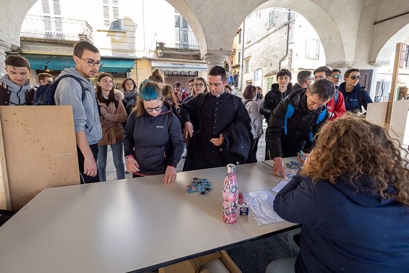 Veglia delle Palme 2022 con i giovani della diocesi di Novara e il vescovo Franco Giulio Brambilla al Sacro Monte di Orta.