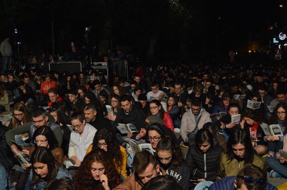 La Veglia delle Palme 2017 dei giovani con il vescovo Franco Giulio Brambilla a Domodossola