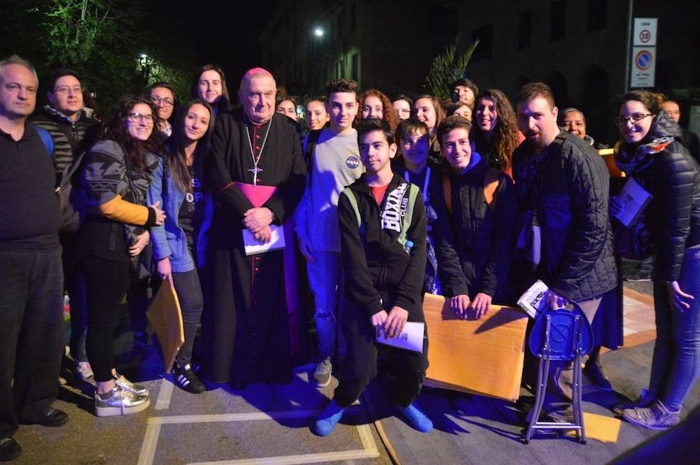 La Veglia delle Palme 2017 dei giovani con il vescovo Franco Giulio Brambilla a Domodossola