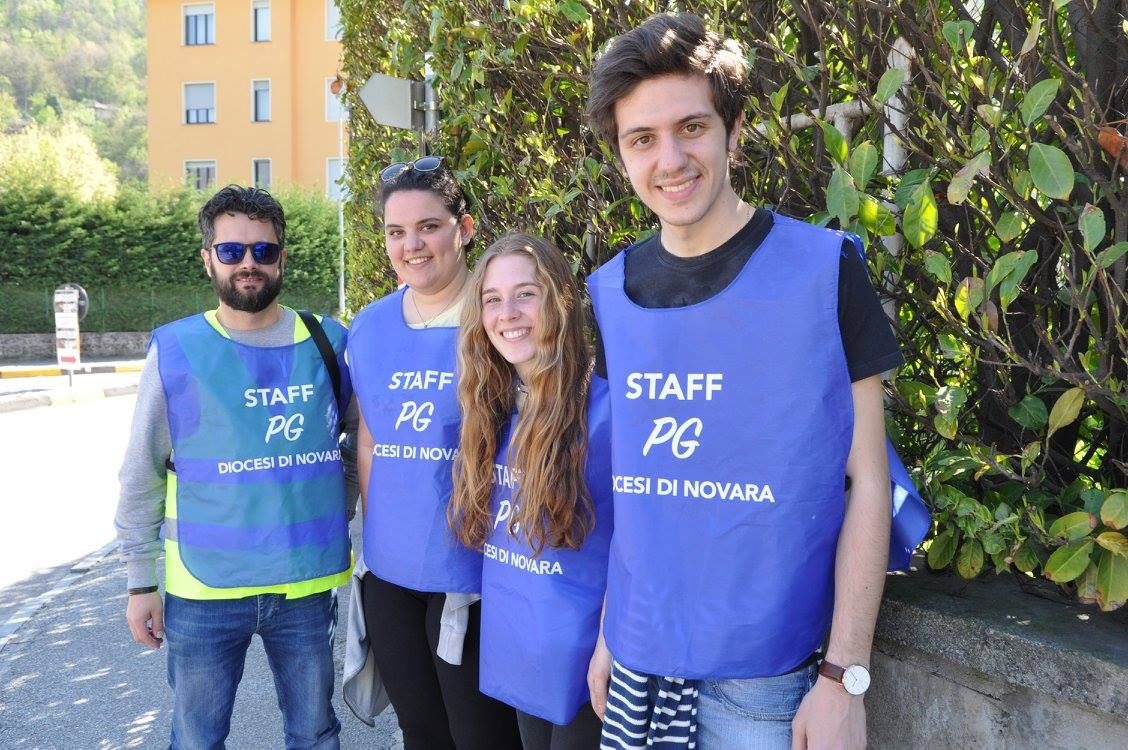 La Veglia delle Palme 2017 dei giovani con il vescovo Franco Giulio Brambilla a Domodossola