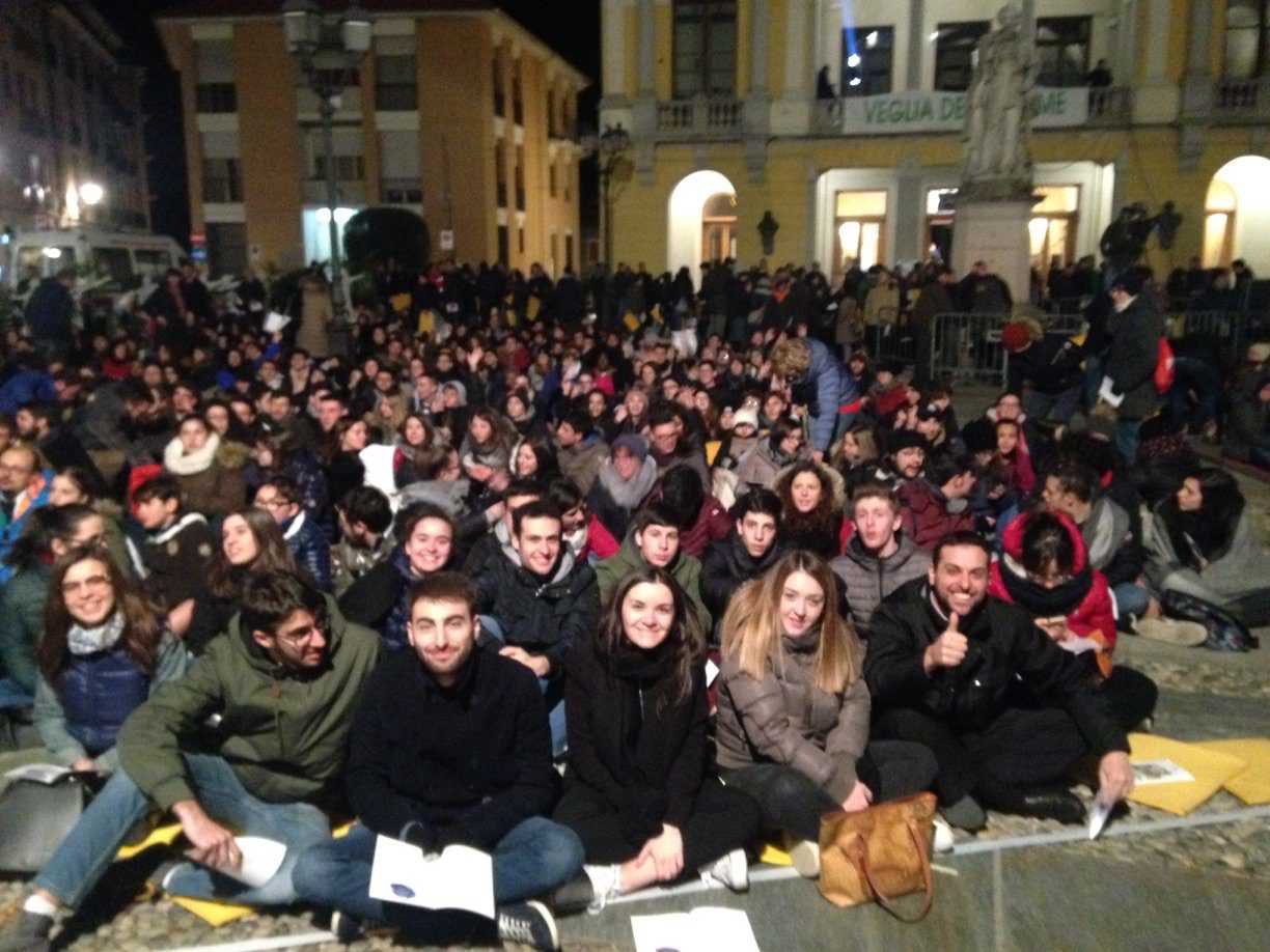 La veglia delle Palme 2018 con i giovani della diocesi e il vescovo Brambilla a Varallo